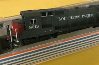 Atlas 48797 Dash 8 - 40b Southern Pacific (b39 - 8) 8013 Bloody Nose Paint