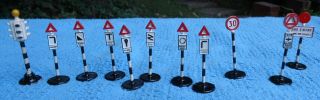 Dinky Toys Metal Street Signs & Traffic Light Made In England Set Of 11