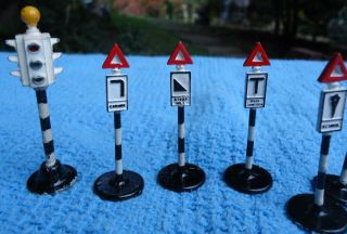 Dinky Toys Metal Street Signs & Traffic Light Made In England Set Of 11 2
