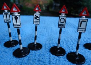Dinky Toys Metal Street Signs & Traffic Light Made In England Set Of 11 3