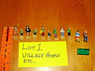 S Or O Gauge Village People - 11 People And 1 Bench - Hand Painted - 1 1/4 