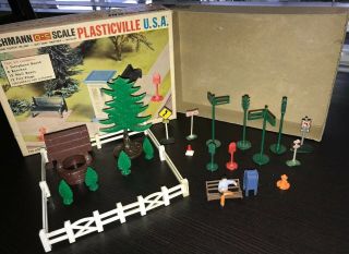Vintage Accessories Suitable For O/s Scale With Plasticville 1918 Box.