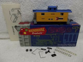 Roundhouse Ho Scale 3472 Amtrak Two Window Caboose Car Kit Partl Build N.  I.  B.