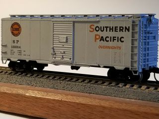 Ho Scale Accurail Southern Pacific Overnights 122314 Box Car,  Steel Wheels,  Bod