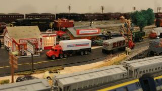 N Scale Kenworth Tractor Trailer " Day Light " Freight
