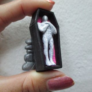 Mummy Doll 45mm 1:48 Th Coffin Miniature Casket Spooky Figure Haunted Halloween