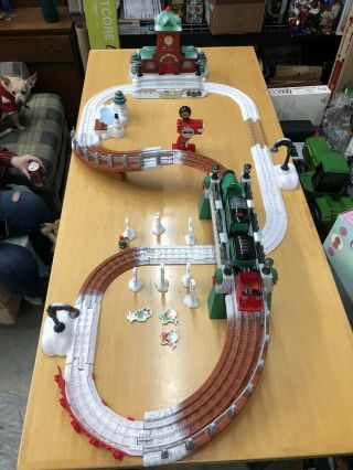 Fisher Price Geotrax North Pole Express Christmas In Toy Town Train 2010