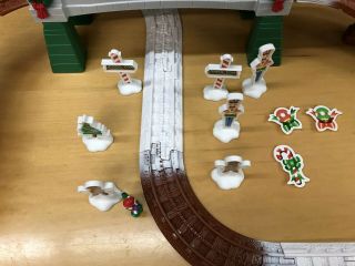 Fisher Price GEOTRAX North Pole Express Christmas in Toy Town Train 2010 2