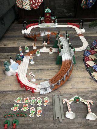 Fisher Price Geotrax North Pole Express Christmas In Toy Town Train 2010