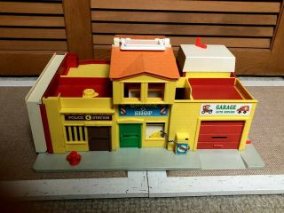 Vintage Fisher Price Family Village Little People With Accessories
