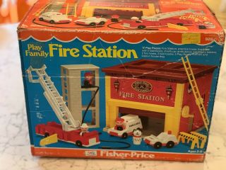 Vintage Fisher Price Little People Fire Station Firehouse 928 Family