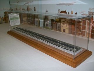Transquip O Gauge 25 - 1/2 " Long Toy Train Display Case With Wood Base