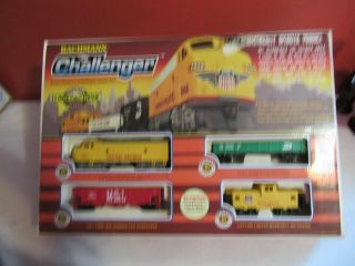 Bachmann The Challenger Ho Scale Electric Train Set With E - Z Track System 00621