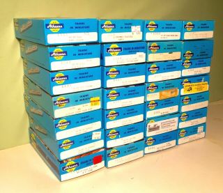 28 Athearn 7 3/4 Inch Empty Blue Boxes