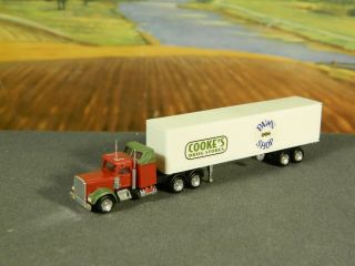 N Scale Tractor Truck With Sleeper And 40 