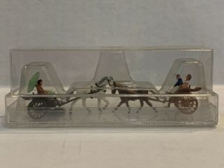 M2 Merten Ho Scale Miniature Figure Set,  Horse And Buggy / Horse And Carriage