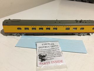Walthers 932 - 9231 - Milwaukee Road 48 - Seat Diner - Yellow & Gray Scheme