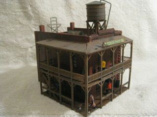 Railroad Hotel Brick Building,  Ho Scale Weathered & Detailed People Figures