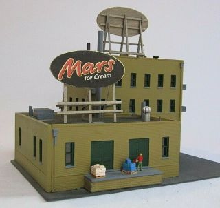 N Scale Dpm Kit 505 Built Up,  Finished,  Painted,  With " Mars Ice Cream " Signs