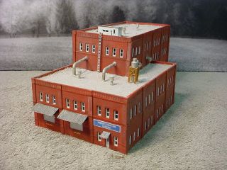 N Scale Dpm Gold Kit 660 " Woods Furniture Co ".  Completed Custom Kit