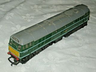A Vintage Tri - Ang Oo Hornby R357 Type 2 Class 31 Green Diesel Loco D5572