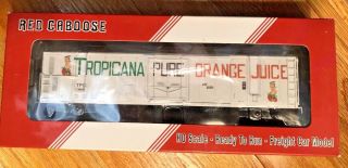 Ho Red Caboose R - 70 - 15 Tropicana White With Large Lettering And 2 Figures.  516