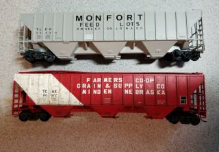 2 Pack Athearn Ho 54’ Ps Covered Hoppers Monfort Feed / Farms Co - Op & Grain