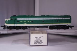 N Scale - Life - Like - Southern E8 Locomotive - 7195 - 2924