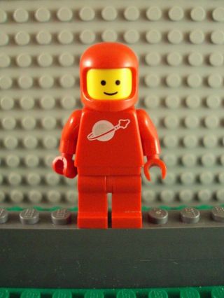 Lego Minifig Red Futuron Classic Astronaut Spaceman With Vintage Helmet Rare