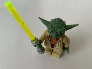 LEGO Star Wars Yoda Minifigure 2